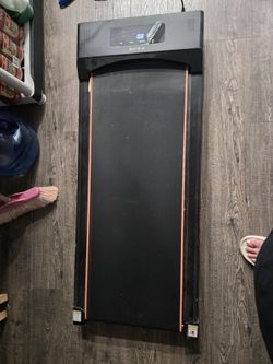 Walking pad with remote