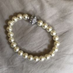 Glass Pearl Bracelet With Magnetic Jewel Clasp 