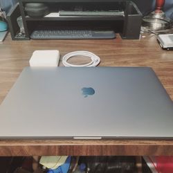 16" Apple MacBook Pro, Core i7, 500GB, 32gb Ram, Touchbar, Radeon Pro, Newest MacOS