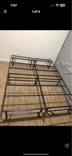 Queen bed frame (like new(