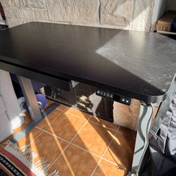 Adjustable height desk