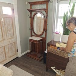 Entryway/ Hallway Coat Rack W/ Mirror