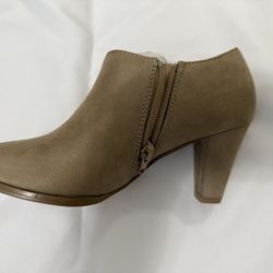 Ladies Boots.  Brand New Size 6