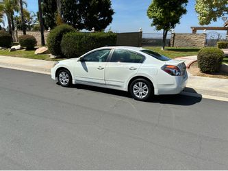 2013 Nissan Ultima 120k miles! 4cyl automatic 35mpg Clean California title pink slip in hand fully loaded with sunroof backup camera power and heated
