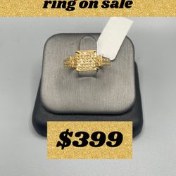 18 Kt Gold And Diamond Ring On Sale
