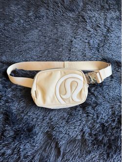 Lululemon belt bag
