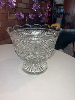 ANCHOR HOCKING Vintage Wexford Clear Glass Footed Compote Fruit Bowl Scallop Rim