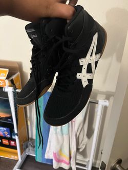 Wrestling shoes