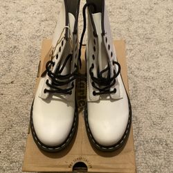 Dr. Martens Size 8 Women’s 