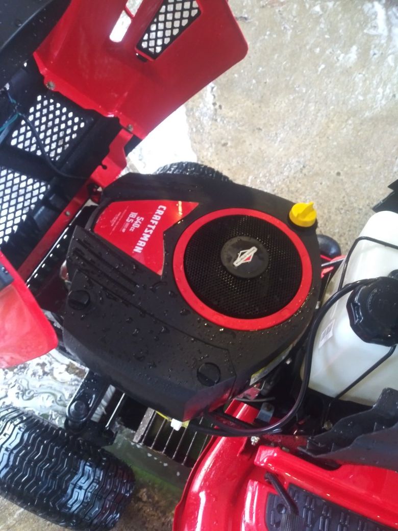 Like new 2018 Craftsman T130 Riding mower for Sale in Burlington, NC