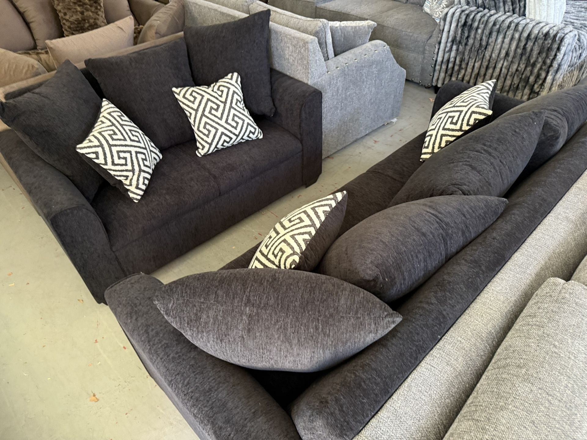 NEW BLACK SOFA AND LOVESEAT SILLONES NUEVOS