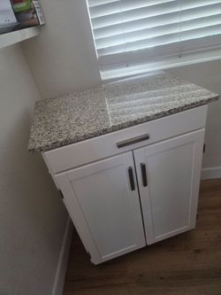 KITCHEN ISLAND