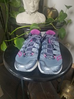 WOMENS SAUCONY EVERUN TRIUMP ISO