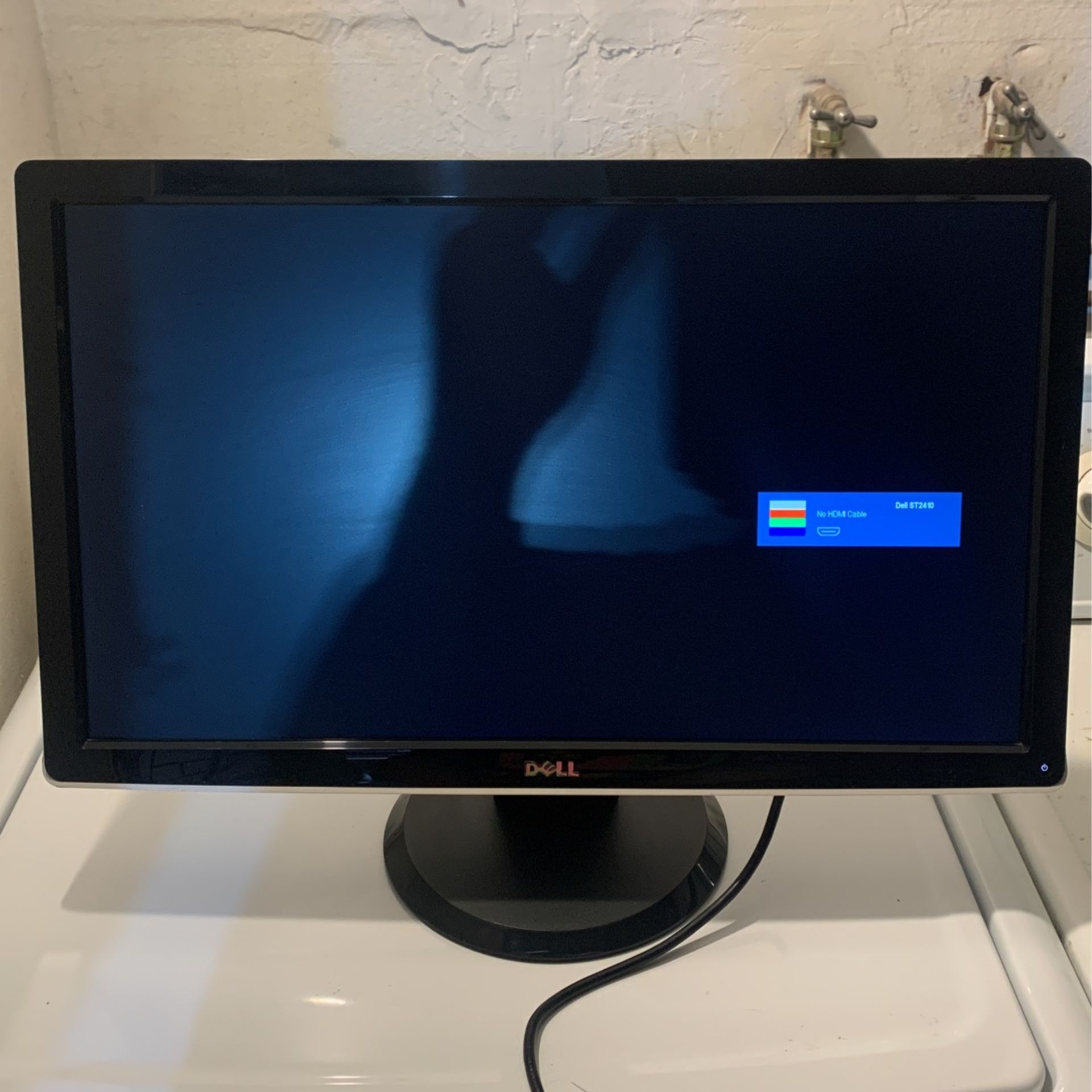Dell X175R 24-Inch ST2410 LCD Monitor 0.66667 5 ms Adjustable Display Angle 1920 X 1080 16.7 Million Colors 250 Nit 50000:1 DVI HDMI VGA