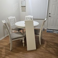 Round Dinig Table And 4 Chairs