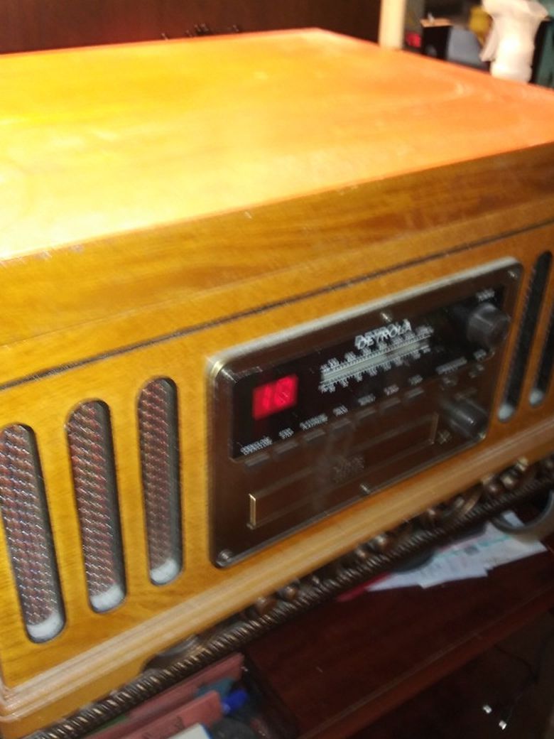 Oak Detrola KM837 Replica Record Player CD Cassette Am/Fm radio Speakers
