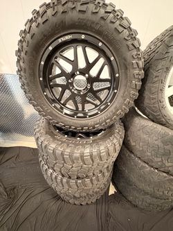 Hostile 20" Wheels with Cooper Discoverer Tires