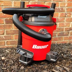 BAUER 6 Gallon, 4 Peak HP Wet/Dry Vacuum