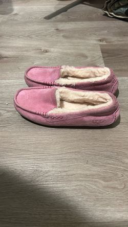 UGG Pink Suede Moccasin Slippers size 6