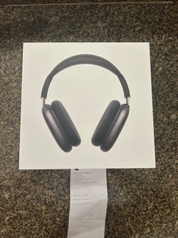 Black AirPod maxes!