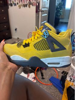 Air Jordan 4 Lightning Yellow Sneaker
