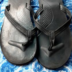 UGG**WOMEN'S  FLIP FLOPS * Sz 10 1/2*BLACK