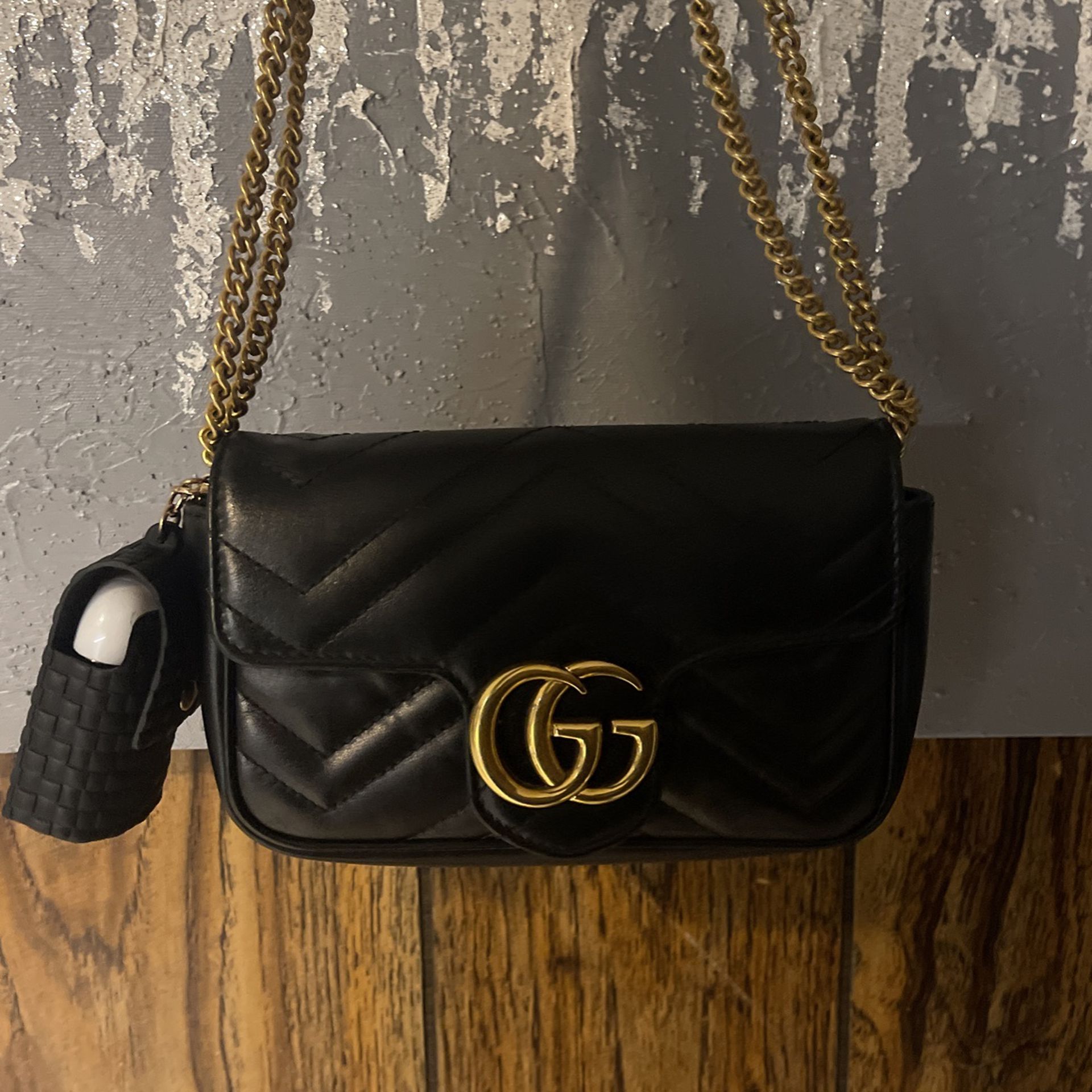 Gucci Chest Bag for Sale in Jackson Township, NJ - OfferUp