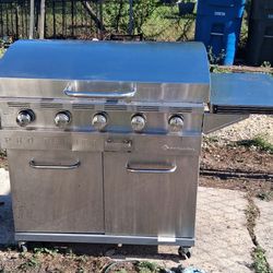 Silver Grill/ Griddle With Cover 