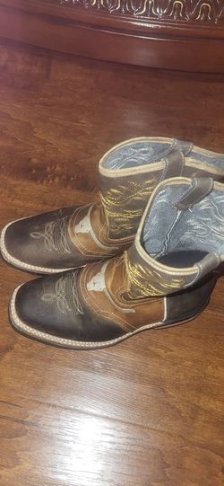 Boys boots