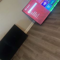 1 . 55inch Tlc And A 40inch Onn Roku