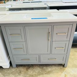 Brand new bathroom vanity in Gray Color “42" single sink, soft close and solid wood. 6 drawers, single Door and modern handles with marble top
