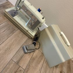 Vintage Sears Kenmore sewing machine and hard case 
