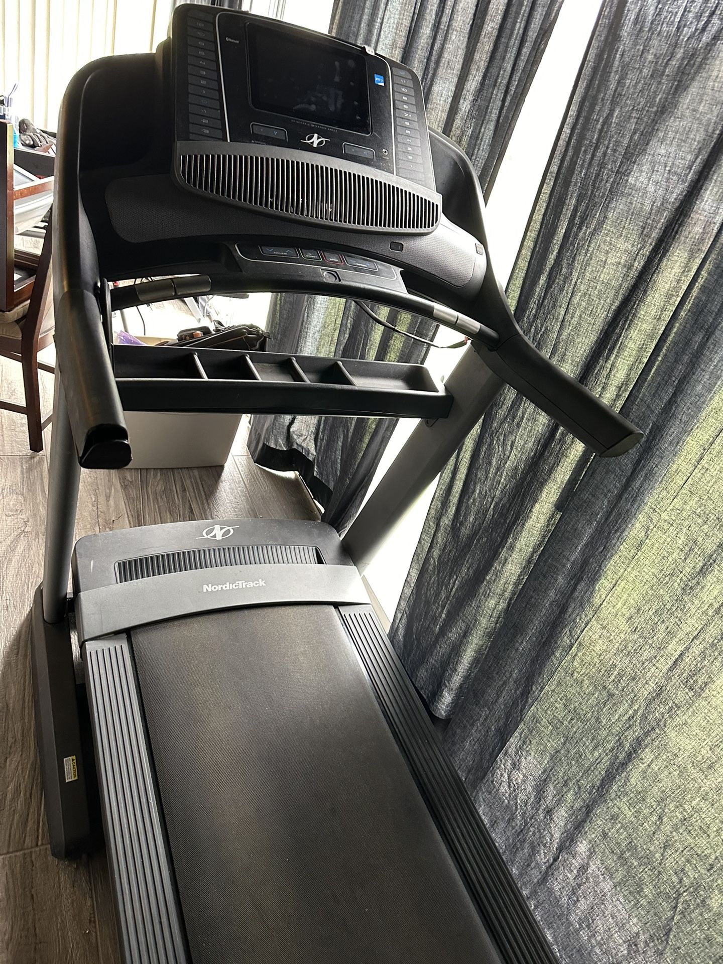 Nordictrack commercial series 2450 treadmill
