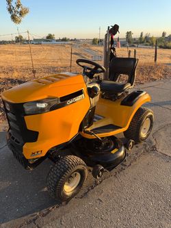 Cub Cadet XT1 Enduro Series Mower