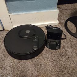 Roborock E5 Strong Robotic Vacuum With Charger And Remote 