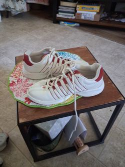 K-SWISS SHOES (SIZE 7) IN GOOD CONDITION