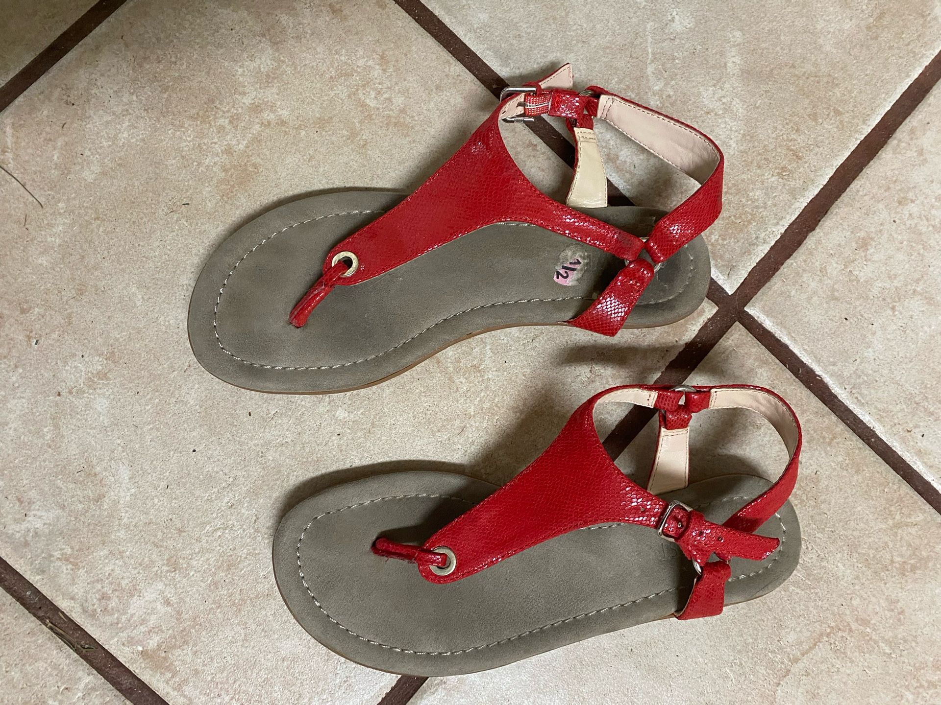 Woman’s Sandals Red Faux Snakeskin Upper Size 5.5