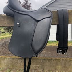 17” Wintec 500 dressage saddle