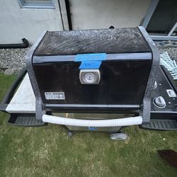 FREE Weber Grill (FIX-r-UPPR) pick up today before noon!!