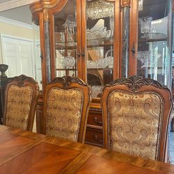 Dining table (8 chairs) with two-piece China