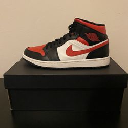FOR TRADE: Jordan 1 Mids (Size 12)