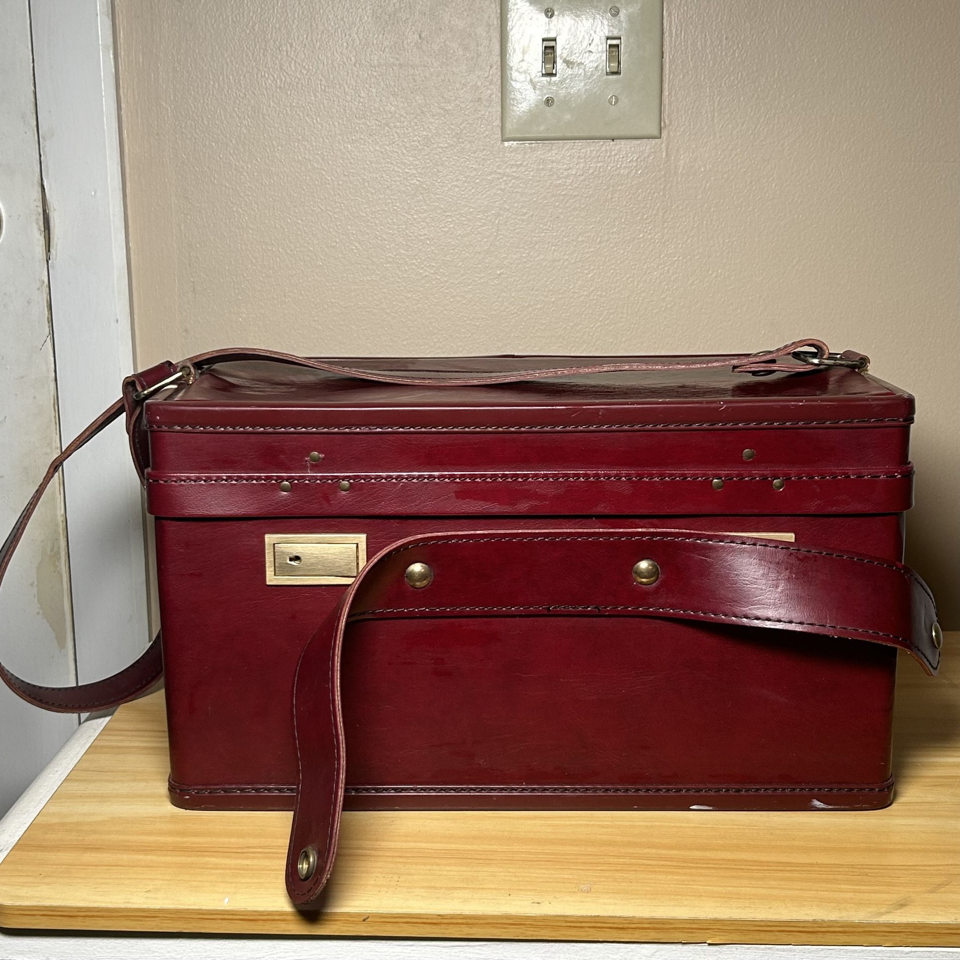 Vintage Hartmann Make Up Train Case