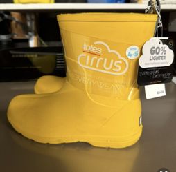 New Rain Boots Size 4-5 Youth
