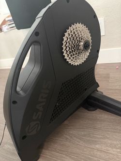Saris H3 Smart Bike Trainer + Cassette