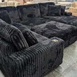 New 5 Piece Modular Sectional Couch with USB and Cup Holders! Includes Free Delivery 🚚!