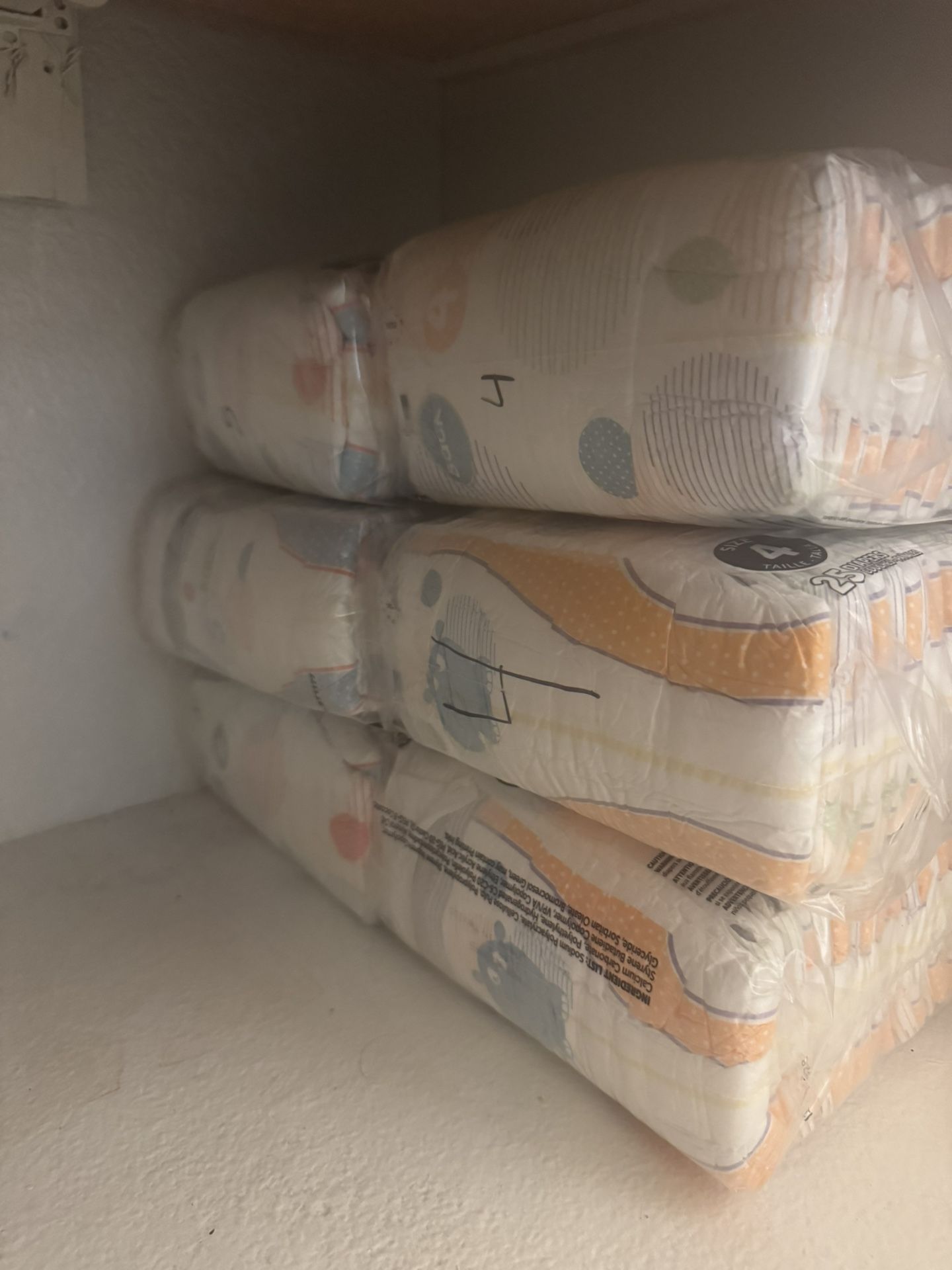 Sizes 4 And 5 Diapers For Babies 