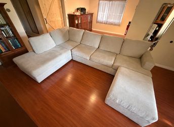 Large Light Gray Sectional Sofa with Chaise