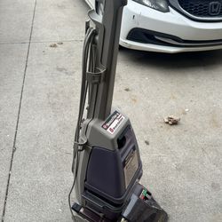 Vacuum wash the carpet