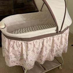 Bassinet Great Condition 30$ 