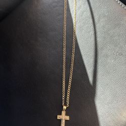 Gold chain with pendant 